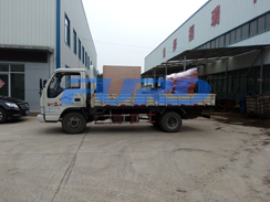 福瑞得機(jī)械瀝青灌縫機(jī)，手扶雙輪壓路機(jī)裝車成功及時(shí)發(fā)貨