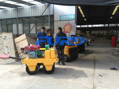 福瑞得機械手扶雙輪壓路機，二次結(jié)構(gòu)澆筑泵及時包貨