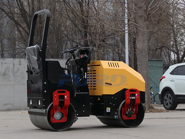 小型壓路機(jī)長期不使用就能丟下保養(yǎng)嗎？