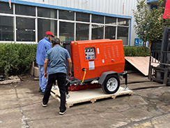 福瑞得機(jī)械1臺(tái)移動(dòng)燈車打包裝柜發(fā)往秦皇島 福瑞得機(jī)械1臺(tái)移動(dòng)燈車打包裝柜發(fā)往秦皇島